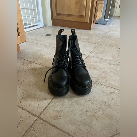 COPY - Dr Martens Jason Boot Smooth Leather Platforms - Picture 2 of 6